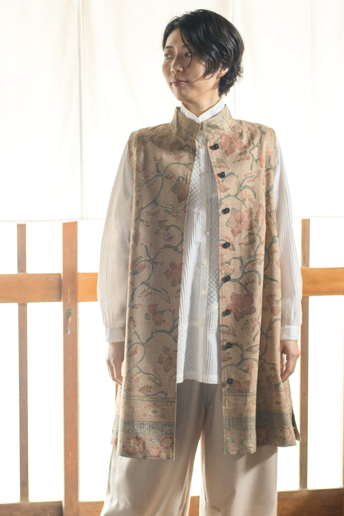 75　手染め大輔　着物リメイク　若草色紬　ロングベストとパンツ　L〜フリーサイズ 手描きろうけつ染更紗紬ロングベスト | ムー・ジュ ムナカタ