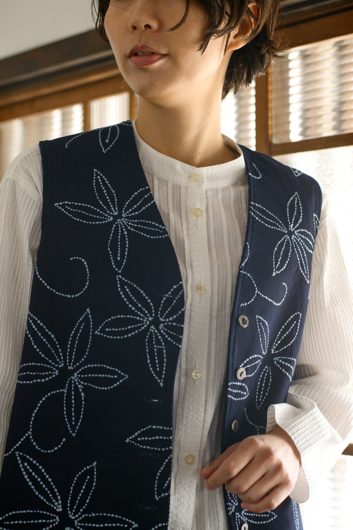 Indigo-dyed sashiko reversible vest