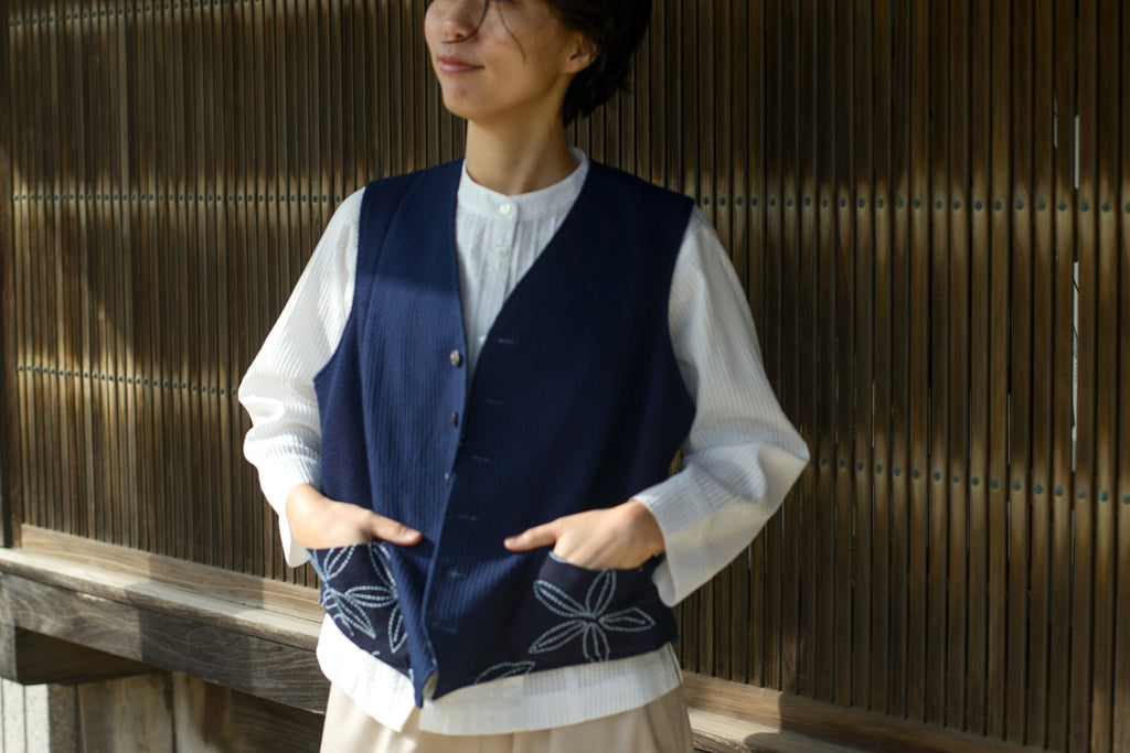 Indigo-dyed sashiko reversible vest