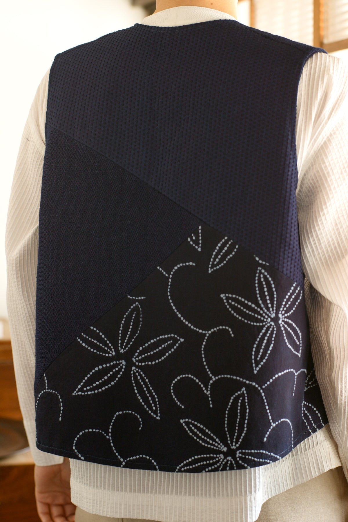 Indigo-dyed sashiko reversible vest