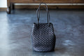 The round shape gives a gentle impression.<br> 2-way shoulder bag