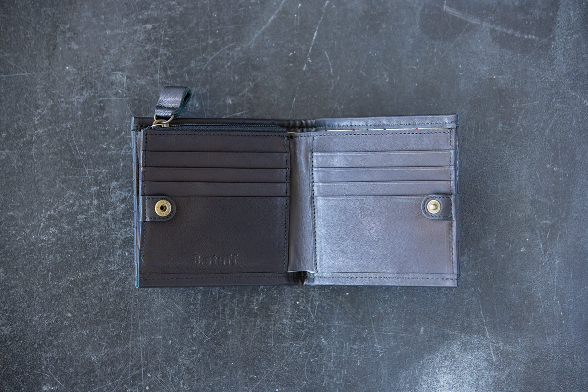 Mesh leather that becomes softer with use
